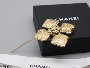 Chanel Gold Metal CC Cocomark Brooch