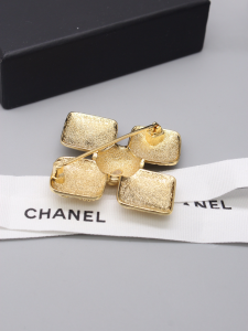 Chanel Gold Metal CC Cocomark Brooch