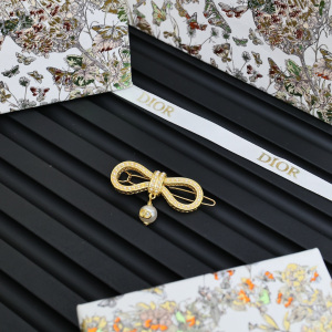 Dior Pearl Bow Charms Hair Clip