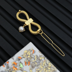 Dior Pearl Bow Charms Hair Clip