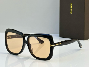Tom Ford Lorelai Square Luxury Eyewear Sunglasses TF1156 Beige Black Tom Ford Lorelai Square Luxury Eyewear Sunglasses TF1156 Beige Black