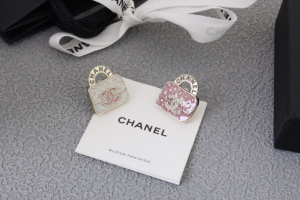 Chanel CC Bag Iconic Brooch