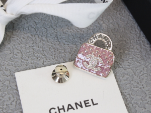 Chanel CC Bag Iconic Brooch
