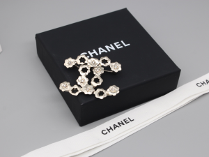 Chanel Metal Flowers Link Brooch