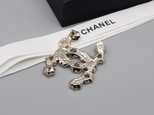 Chanel Metal Flowers Link Brooch