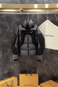 Louis Vuitton 2054 Heat Reactive Padded Puffer Jacket Grey Black Louis Vuitton 2054 Heat Reactive Padded Puffer Jacket Grey Black