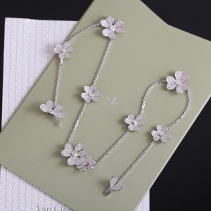 Van Cleef Arpels Frivole Between the Finger White Gold Diamonds Necklaces Van Cleef Arpels Frivole Between the Finger White Gold Diamonds Necklaces