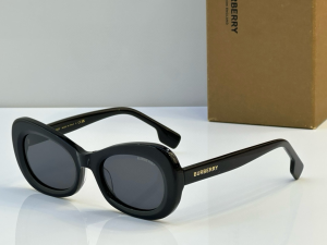 Burberry Vintage Check Oval Luxury Eyewear Sunglasses BE6007 Black Burberry Vintage Check Oval Luxury Eyewear Sunglasses BE6007 Black