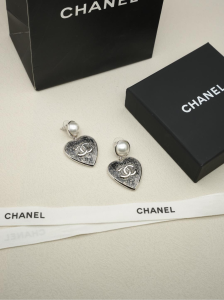 Chanel CC logo Heart Earrings