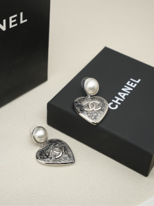Chanel CC logo Heart Earrings