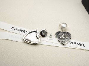 Chanel CC logo Heart Earrings