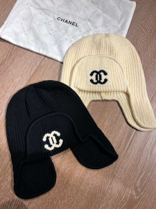 Chanel Coco Neige CC Logo Cashmere Knitted Hat White Black Chanel Coco Neige CC Logo Cashmere Knitted Hat White Black