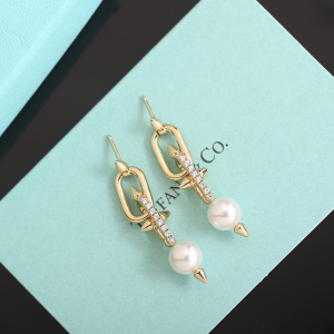 Tiffany titan by pharrell williams clasp Earrings with diamonds Gold Tiffany titan by pharrell williams clasp Earrings with diamonds Gold