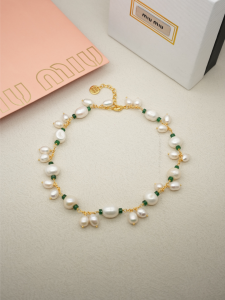 Miu Miu Gold Pearls Jade Metal Choker Necklaces Miu Miu Gold Pearls Jade Metal Choker Necklaces