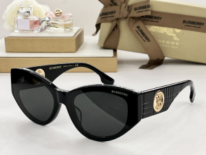 Burberry Kingdom TB Luxury Eyewear Sunglasses B6002 Black Burberry Kingdom TB Luxury Eyewear Sunglasses B6002 Black