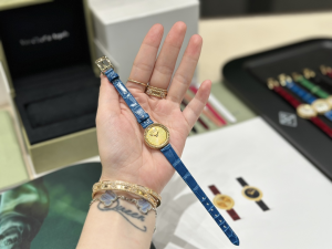 Van Cleef Arpels Perlee Watch 23MM Blue Alligator Leather Strap Van Cleef Arpels Perlee Watch 23MM Blue Alligator Leather Strap