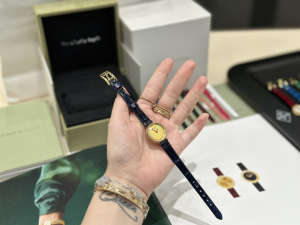 Van Cleef Arpels Perlee Watch 23MM Navy Blue Alligator Leather Strap Van Cleef Arpels Perlee Watch 23MM Navy Blue Alligator Leather Strap