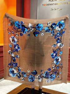 Gucci GG Flora Print Cashmere Silk Shawl Scarf Beige Blue Gucci GG Flora Print Cashmere Silk Shawl Scarf Beige Blue