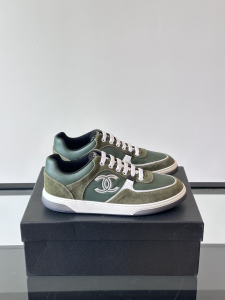 Chanel CC Logo Calfskin and Suede Leather Low Top Sneakers Green Chanel CC Logo Calfskin and Suede Leather Low Top Sneakers Green