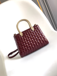 Bvlgari Bulgari Serpentine Duo Top Handle Tote Bag Burgundy Calf Leather Bvlgari Bulgari Serpentine Duo Top Handle Tote Bag Burgundy Calf Leather