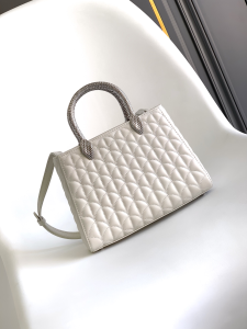 Bvlgari Bulgari Serpentine Duo Top Handle Tote Bag White Calf Leather Bvlgari Bulgari Serpentine Duo Top Handle Tote Bag White Calf Leather