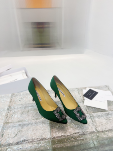 Manolo Blahnik Hangisi buckle detail Green Satin Pumps 65MM Manolo Blahnik Hangisi buckle detail Green Satin Pumps 65MM