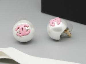 Chanel CC Pearl Stud Earring