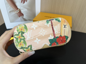 Louis Vuitton Sunglasses Pouch Beige