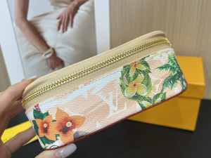 Louis Vuitton Sunglasses Pouch Beige