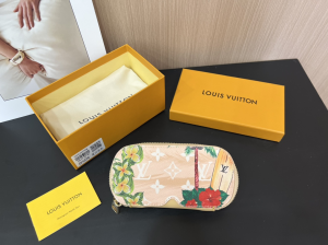 Louis Vuitton Sunglasses Pouch Beige