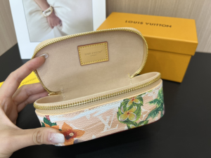 Louis Vuitton Sunglasses Pouch Beige