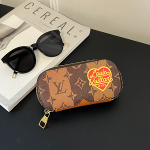 Louis Vuitton Sunglasses Pouch Brown
