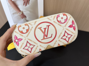 Louis Vuitton Sunglasses Pouch White Pink