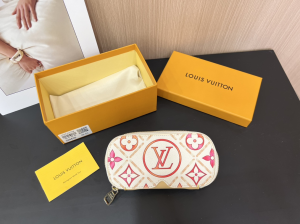 Louis Vuitton Sunglasses Pouch White Pink