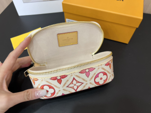 Louis Vuitton Sunglasses Pouch White Pink