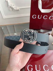 Gucci Reversible Belt with Interlocking G Buckle Gray Leather Reverses To Black Leather Gucci Reversible Belt with Interlocking G Buckle Gray Leather Reverses To Black Leather