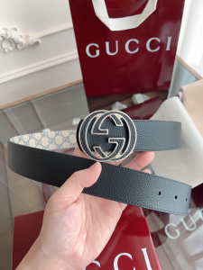 Gucci Reversible Belt with Interlocking G Buckle Gray Leather Reverses To Black Leather Gucci Reversible Belt with Interlocking G Buckle Gray Leather Reverses To Black Leather