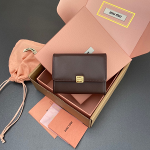 Miu Miu Small Black Leather Wallet with Logo Miu Miu Small Black Leather Wallet with Logo