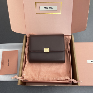 Miu Miu Small Dark Brown Leather Wallet with Logo Miu Miu Small Dark Brown Leather Wallet with Logo