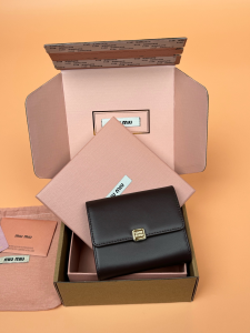 Miu Miu Small Dark Brown Leather Wallet with Logo Miu Miu Small Dark Brown Leather Wallet with Logo