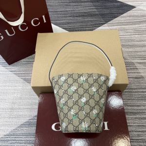 Gucci Childrens Allover Floral Print Bucket Bag Beige Dark Brown GG Supreme Gucci Childrens Allover Floral Print Bucket Bag Beige Dark Brown GG Supreme
