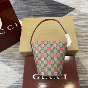 Gucci Childrens Allover Floral Print Bucket Bag Beige Dark Brown GG Supreme Gucci Childrens Allover Floral Print Bucket Bag Beige Dark Brown GG Supreme