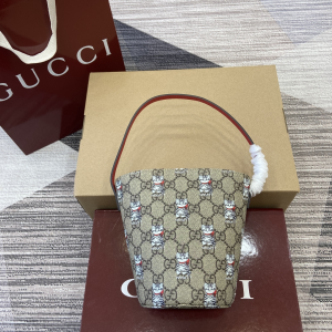 Gucci Childrens Allover Floral Print Bucket Bag Beige Dark Brown GG Supreme Gucci Childrens Allover Floral Print Bucket Bag Beige Dark Brown GG Supreme
