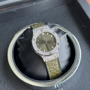 Hublot Big Bang Diamonds Green Leather Watch 33MM Hublot Big Bang Diamonds Green Leather Watch 33MM