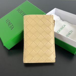 Bottega Veneta Medium Beige Intrecciato Bi Fold Zip Wallet Bottega Veneta Medium Beige Intrecciato Bi Fold Zip Wallet