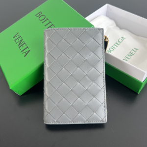 Bottega Veneta Medium Light Gray Intrecciato Bi Fold Zip Wallet Bottega Veneta Medium Light Gray Intrecciato Bi Fold Zip Wallet