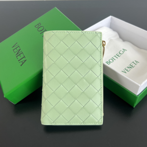 Bottega Veneta Medium Light Green Intrecciato Bi Fold Zip Wallet Bottega Veneta Medium Light Green Intrecciato Bi Fold Zip Wallet