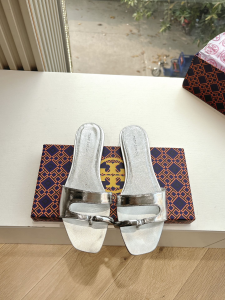 Tory Burch Pierced Metallic Toe Ring Flat Sandals Silver Tory Burch Pierced Metallic Toe Ring Flat Sandals Silver