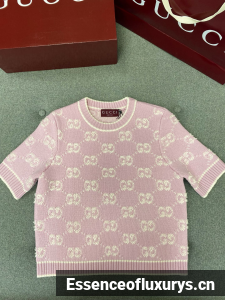 Gucci Light Pink and White GG Wool Boucle Jacquard Top Gucci Light Pink and White GG Wool Boucle Jacquard Top