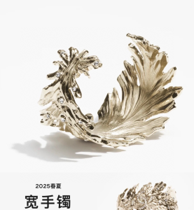 Chanel Gold Metal Leaf Earrings